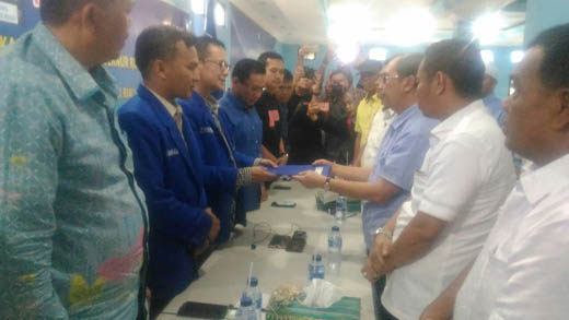 Wabup Siak Dampingi Syamsuar Ambil Formulir di DPW PAN Riau